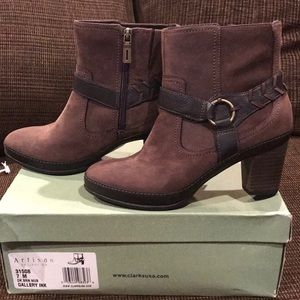 Clarks Artisan Gallery Ink Nubuck Boot size 7